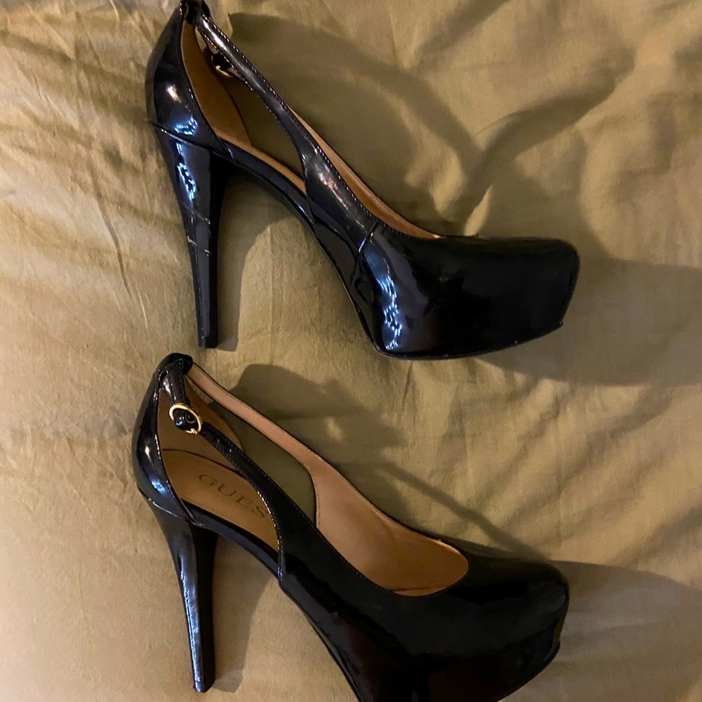 Size 7 Guess Pumps